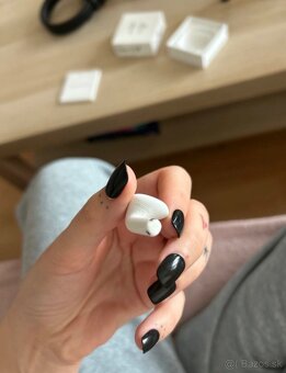 AirPods 4 - 6