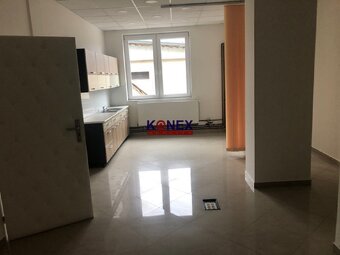 NA PREDAJ TROJPODLAŽNÝ POLYFUNKČNÝ OBJEKT V SNINE - 6