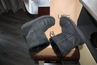 UGG - cierne teple kozusinove cizmy - 6