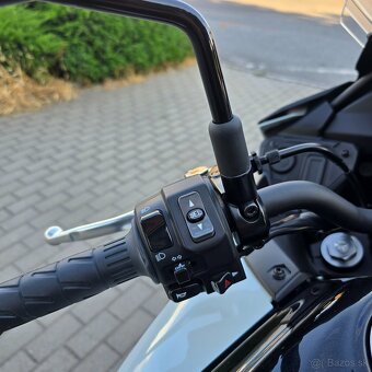Kawasaki Versys 650 model 2025 - biely - 6