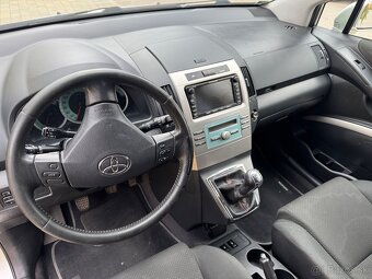 Toyota Corolla Verso 2.2 D4D klíma - 6