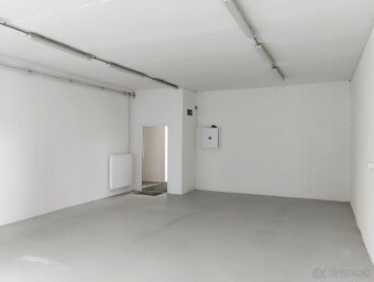 Samostatný oplotený objekt 2100 m2 Devínska Nová Ves - 6