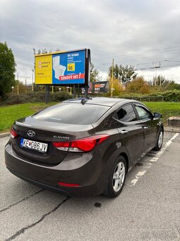 Hyundai Elantra - 6