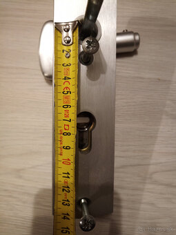 Štítové kovanie AXA (kľučka s guľou) na dvere - 6