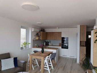 Na predaj 3-izbový svetlý byt s veľkým balkónom - 6