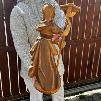 Krásná dřevěná socha svatá Notburga - 6