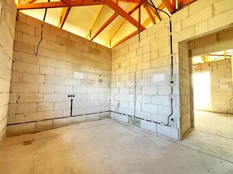 REZERVOVANÉ. Rozostavaný rodinný dom v štádiu hrubej... - 6