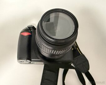 predam nikon d40 nikkor 18-55 1:3,5-5,6 nikkor 35mm 1:1,8 - 6