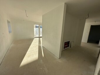 Priestranný tehlový rodinný dom - 6