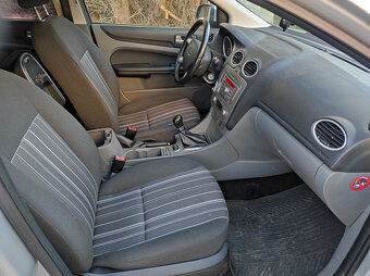 Predám Ford Focus II combi - 6