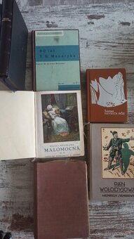 Starožitnosti -vazy,knihy, fotoaparát - 6