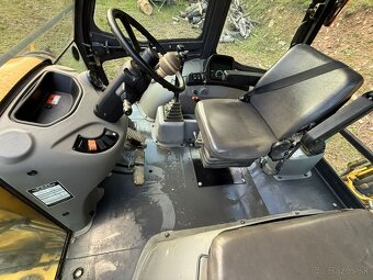 Bager , New Holland B80B - 6