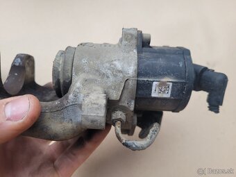 Predám zadné strmene s motorčekmi pre Volkswagen Passat b6 - 6