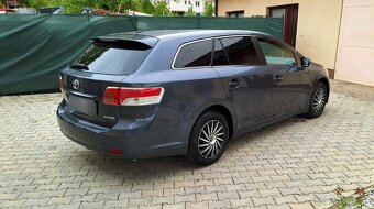 Toyota Avensis Combi 2.0D-4D 93Kw R.V.09/2010 M6 - 6