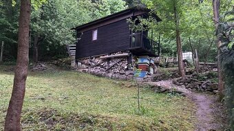Čarovný pozemok s múrmi pôvodného domu, Sebedín - 6