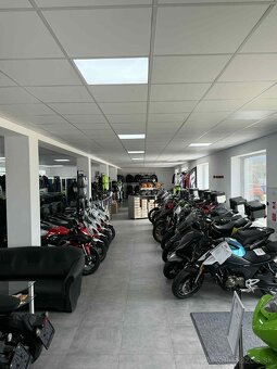 QJ MOTOR SRT600SX-Čierna - 6