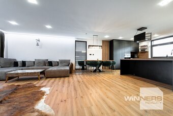 Priestranná novostavba s dvojgarážou v obci Nová Polhora - 6