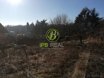 Pozemok s murovanou chatou v Rači - 6