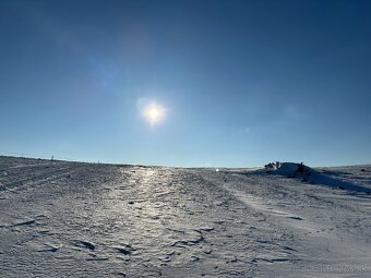 65 HEKTÁROVÝ POZEMOK - POTOK - RODINNÁ USADLOSŤ - 6