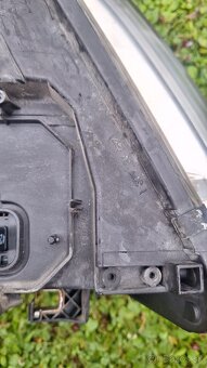 Predne Prave Svetlo Audi a4 b7 bixenon - 6