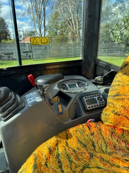 Predám garážovaný báger Bobcat E20, prvý majiteľ. TOP STAV - 6