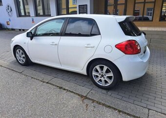 Toyota Auris 1,4 D4-D nafta manuál 66 kw - 6