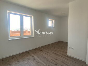 PREDAJ exkluzívny dom s 2-garážou pri golf. ihrisku,  NITRA- - 6