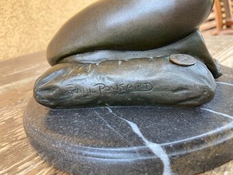 Bronzová soška - Dívka s náhrdelníkem - 6