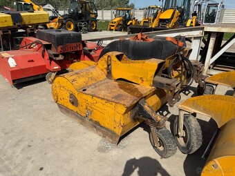 Zametacia kefa na traktor bager - 6