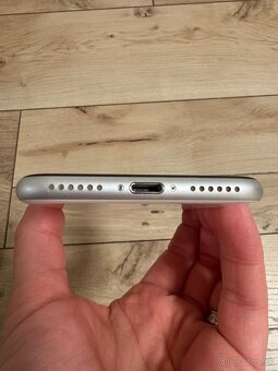 iPhone SE 2020 – 128 GB – biely – výborný stav – 120 € + doh - 6