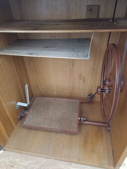 predám šijací stroj "PODOLSK 132" a PREDOM kucznik 431 - 6