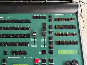 ZERO 88 MAMBO FROG sveteľný pult mixpult DMX + 27" monitor - 6