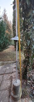 Predám 2 m tyč bleskozvodu s masívnym betónovým podstavcom - 6