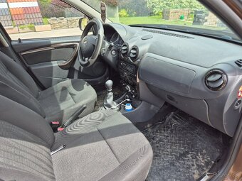 Predám osobné auto DACIA DUSTER 4x4 - 6