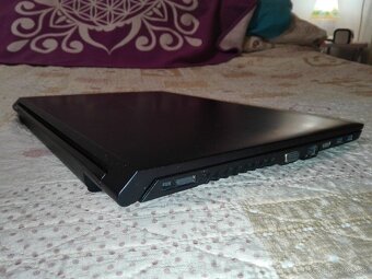 Lenovo. Intel i3. SSD 256 GB. 16 GB. Baterka dobrá. 15,6 FHD - 6
