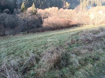 Exkluzívne na predaj priestranný stavebný pozemok 1488 m2, V - 6