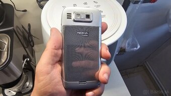 Nokia E72 - zachovalá, bežné známky, prevolané len 35min - 6