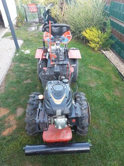 Predám malotraktor dom.výroby,6 ročný, motor 4-takt,210cm3 - 6