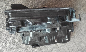 zámok ľavých predných dverí na BMW - 6