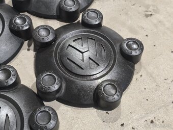 Puklice Volkswagen Caddy - 6