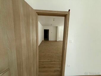 Na predaj veľkometrážny 2izbový byt 72,5m2 v obci Nesluša. - 6