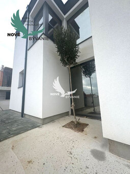 Luxusná novostavba vily s bazénom a nerušeným výhľadom na mo - 6