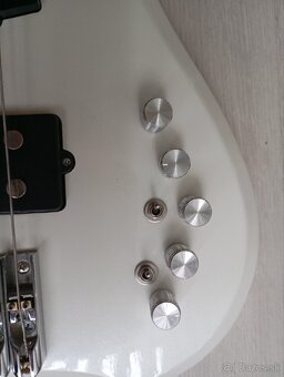 REZERVOVANÉ -5 strunová basgitara - 6