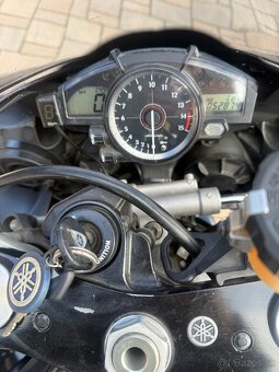 Yamaha R1 - 6