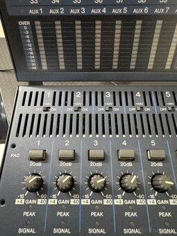 YAMAHA DM 1000  V2 - meter bridge motorizované fadre - 6