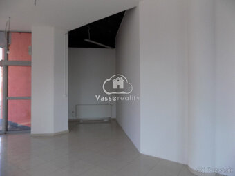 Obchodný priestor na frekventovanej ceste v N. Zámkoch 110m2 - 6