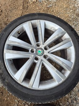 Predám elektróny 5x112r18 originál VW GROUP - 6