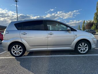 Toyota carolla verso - 6