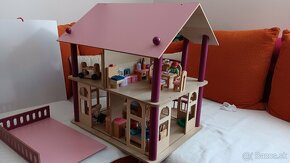 Drevený domček pre bábiky s nábytkom - 6