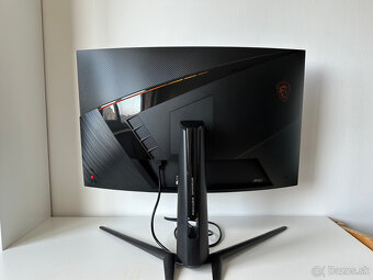 zakriveny lcd monitor - 6